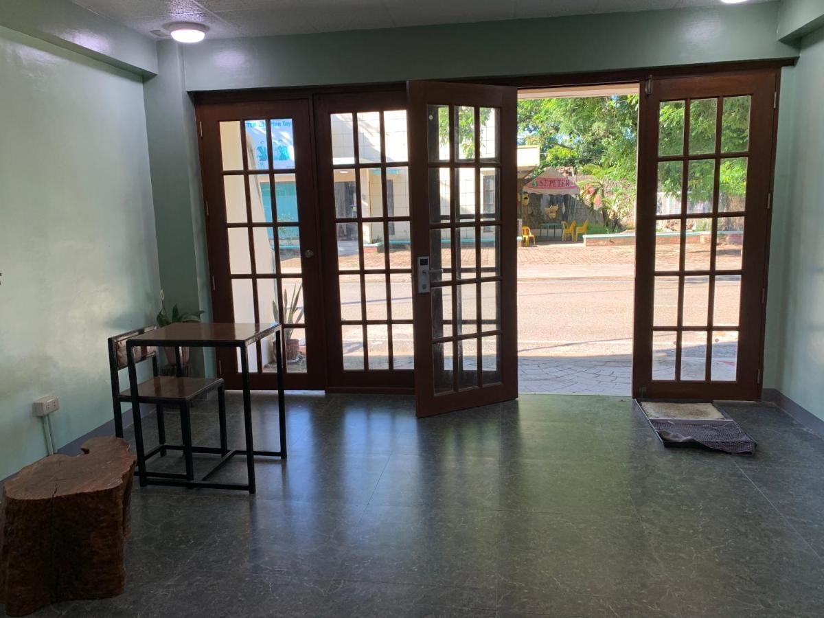 Beinte Singko de Marso Apartments Candon Exterior foto