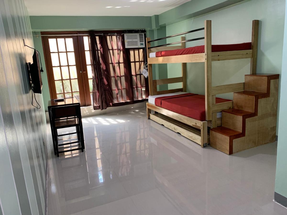 Beinte Singko de Marso Apartments Candon Exterior foto