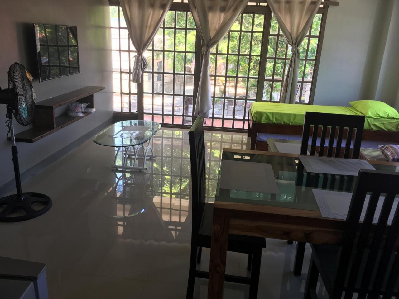 Beinte Singko de Marso Apartments Candon Exterior foto