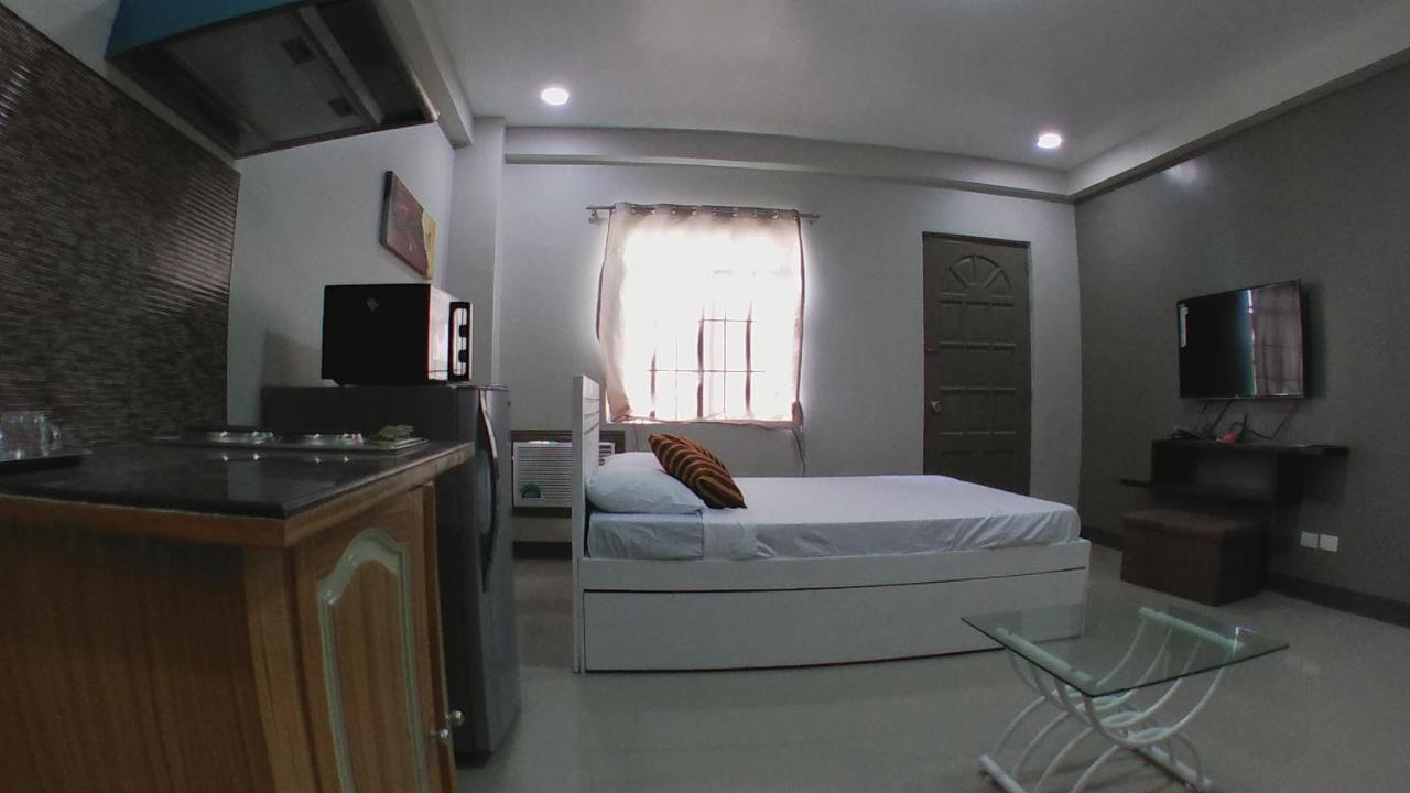 Beinte Singko de Marso Apartments Candon Exterior foto