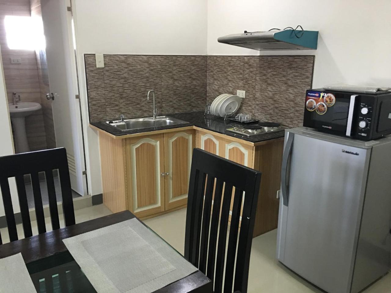 Beinte Singko de Marso Apartments Candon Exterior foto