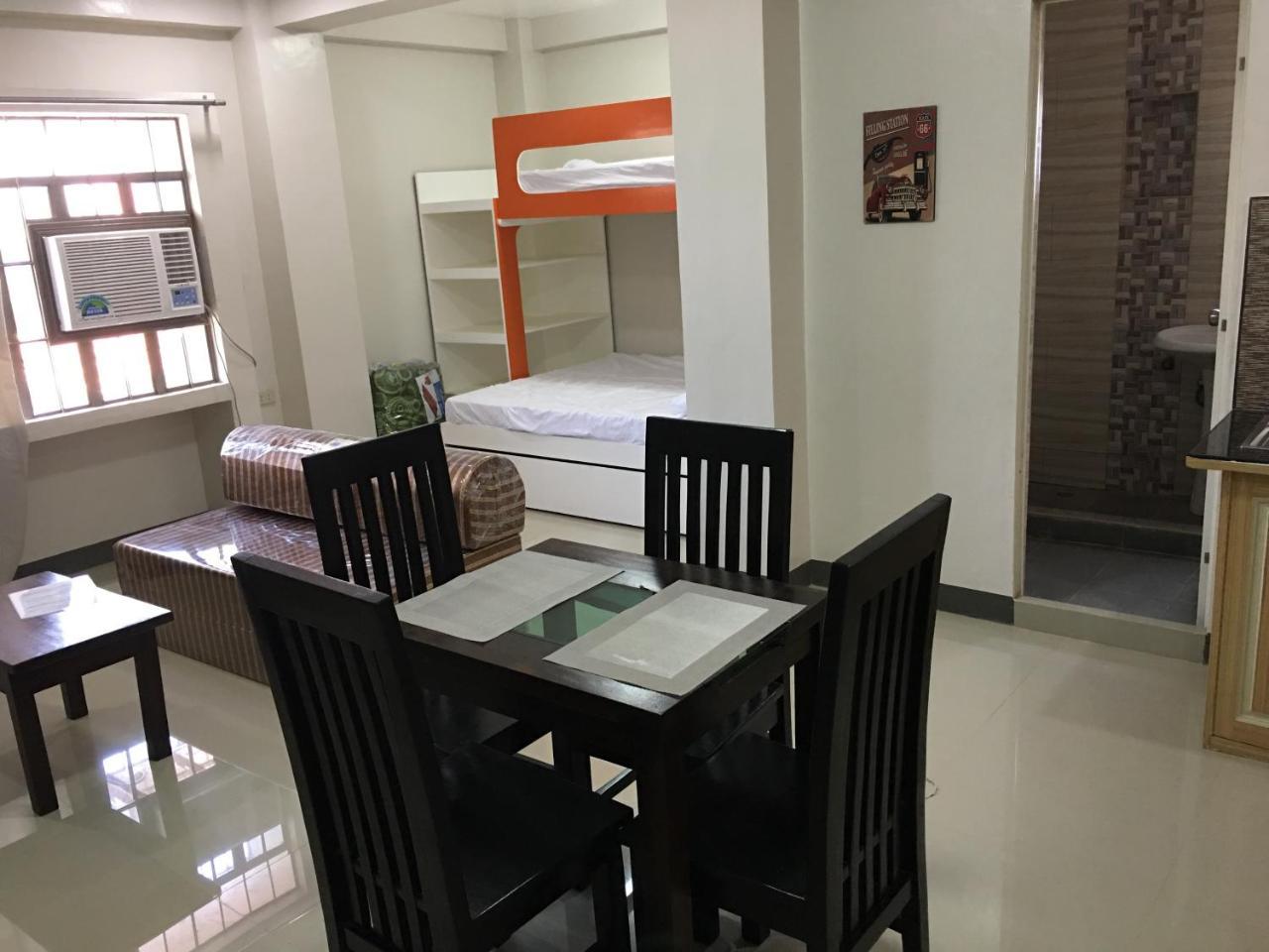 Beinte Singko de Marso Apartments Candon Exterior foto