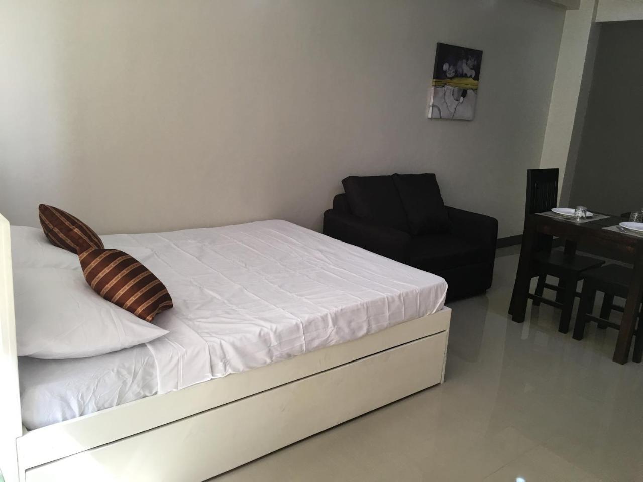 Beinte Singko de Marso Apartments Candon Exterior foto