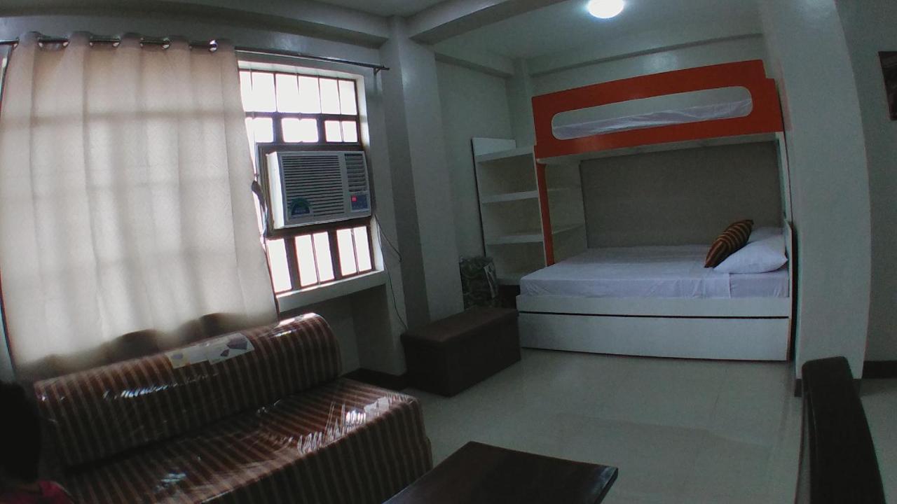 Beinte Singko de Marso Apartments Candon Exterior foto