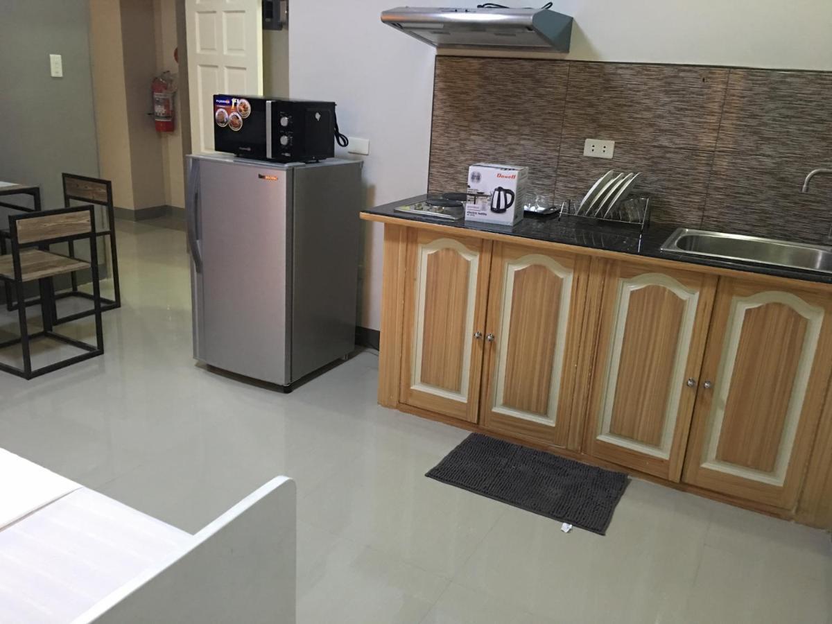 Beinte Singko de Marso Apartments Candon Exterior foto